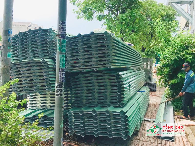 Sản phẩm tôn cách nhiệt Nam Kim tôn Thép Mạnh Hà cung cấp đến khách hàng tại Tây Ninh