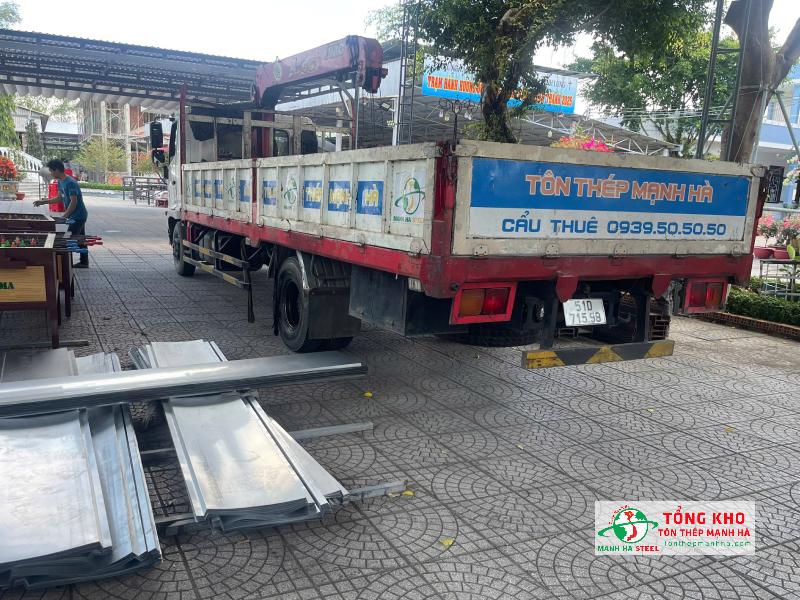Nhà cung cấp tôn Hoa Sen chính hãng tại Quận Tân Bình, giá gốc, ưu đãi cho đơn hàng lớn - Tôn Thép Mạnh Hà
