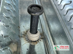 Đinh chống cắt sàn deck là phụ kiện giúp liên kết tôn sàn deck với dầm thép bằng phương pháp hàn