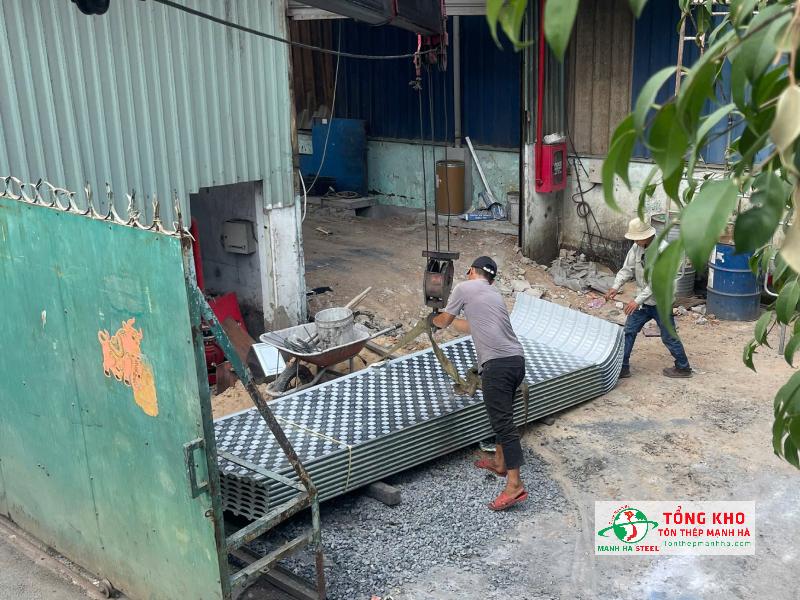 Giao 580m tôn Hoa Sen cách nhiệt 3 lớp cho công trình nhà xưởng tại đường Nguyễn Oanh, Gò Vấp