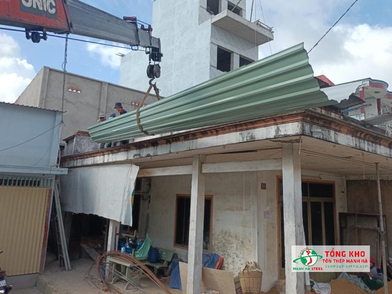 Giao 260m tôn Hoa Sen lạnh màu cho công trình nhà phố dân dụng tại trên đường Phan Văn Trị, Gò Vấp