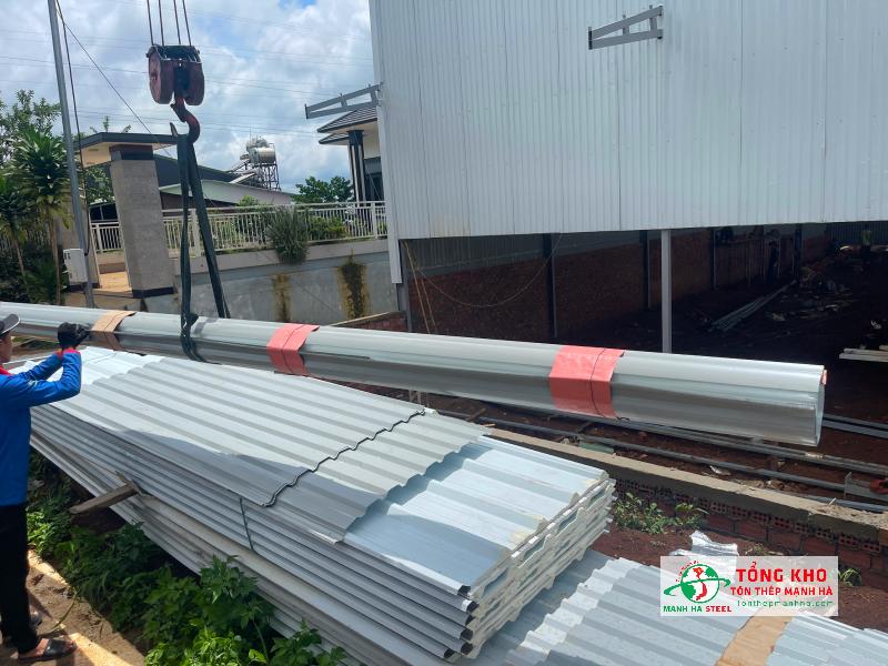 Giao 760m tôn PU Hoa Sen cho nhà xưởng tại Quận Phú Nhuận