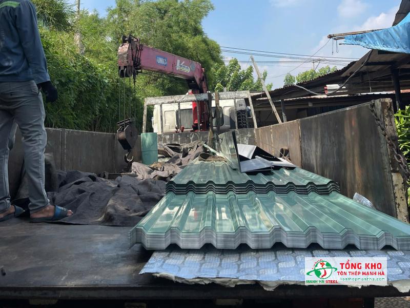 Giao 340m tôn Hoa Sen mạ kẽm cho công trình nhà xưởng cơ khí tại đường Lũy Bán Bích, Tân Phú