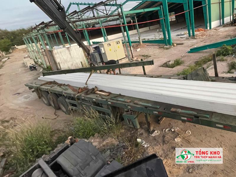 Giao 850m² tôn nhựa PVC màu trắng sữa cho công trình mái che nhà nuôi yến tại xã Bình Khánh, Cần Giờ