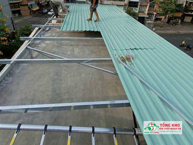 Tôn Hoa Sen được ưa chuộng trong nhiều công trình tại Quận Tân Bình nhờ chất lượng tốt