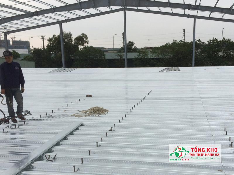 Sử dụng sàn deck H50W1000 cho nhà xưởng tại các KCN