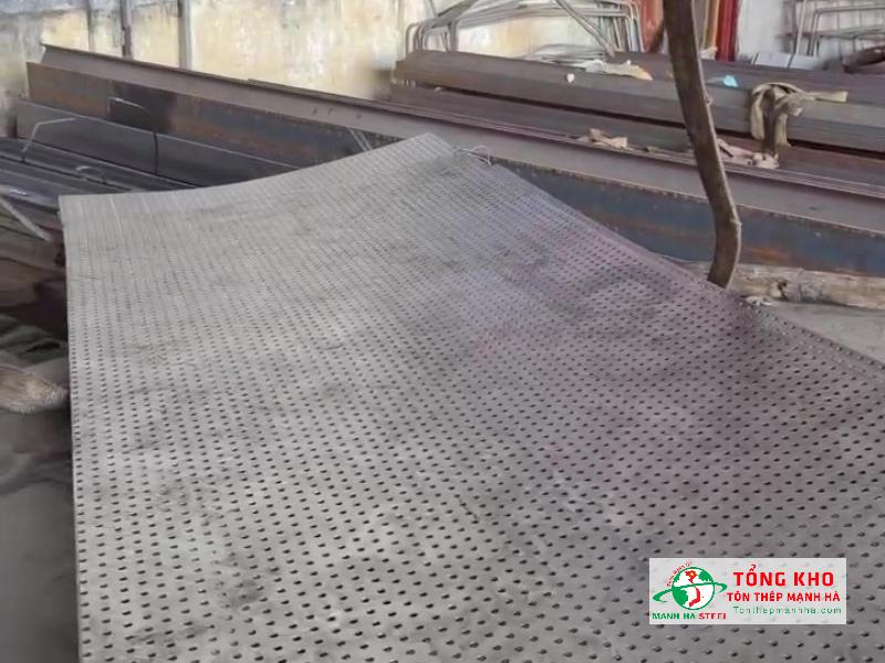 Xưởng gia công thép tấm đục lỗ tại Quận 3 uy tín - Tôn Thép Mạnh Hà
