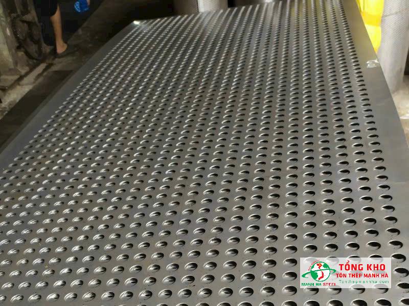 Xưởng gia công tấm thép đục lỗ tại Quận 4 giá tốt, uy tín, gia công nhanh theo yêu cầu - Tôn Thép Mạnh Hà