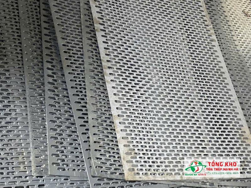 Tôn Thép Mạnh Hà nhận gia công đột lỗ tấm thép tại Quận 8, máy móc hiện đại, độ chính xác cao