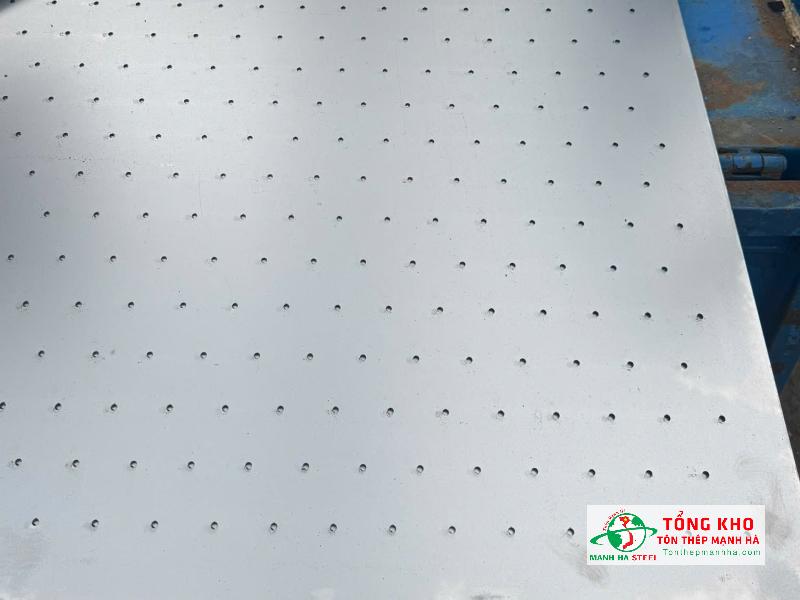 Tấm thép mạ kẽm đục lỗ được sử dụng phổ biến trên thị trường