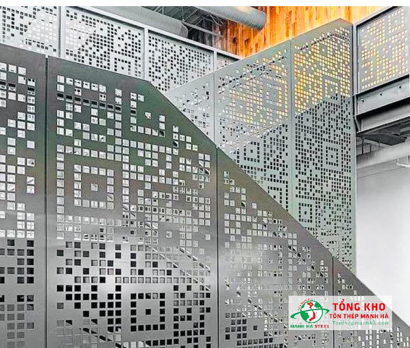 Tấm inox 304 đục lỗ dùng làm lan can và vách ngăn văn phòng tại Quận 3