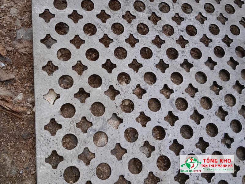 Tấm thép đục lỗ có nhiều hình dạng lỗ đục, đáp ứng tốt mọi yêu cầu thi công