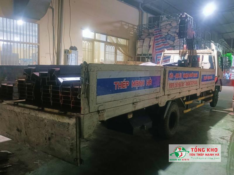 Mua thép hình tại Quận Tân Phú của đại lý Tôn Thép Mạnh Hà cam kết chất lượng, đúng tiến độ
