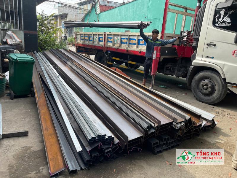 Giao thép U + I + V cho xưởng gia công thang máy Lộc Phát tại Bình Chánh