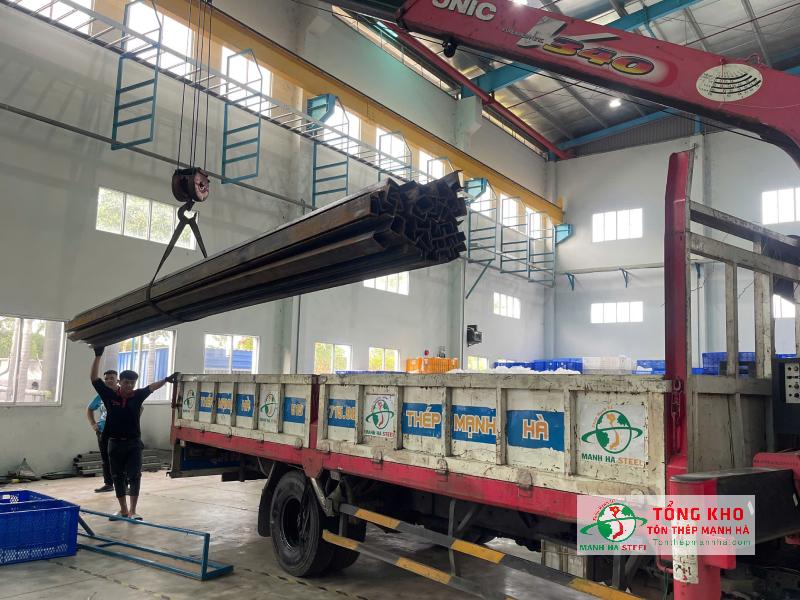 Giao thép hình U mạ kẽm và thép U đen đến Công ty Quốc tế MPF tại Bàu Bàng, Bình Dương