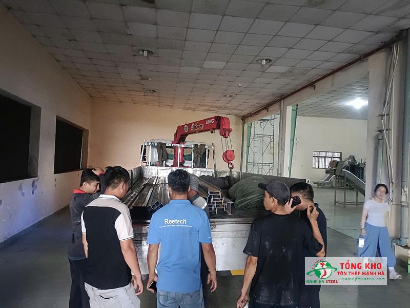 Giao thép hộp và thép hình I đến Công ty nông sản ALU, đường Lê Minh Nhựt, Củ Chi