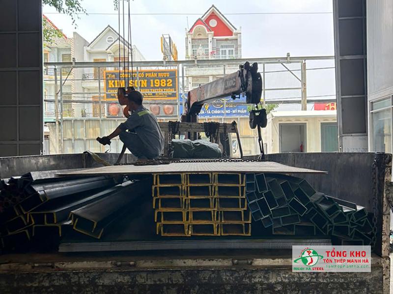 Giao thép tấm, thép U, I, V cho Công ty Môi Trường Xanh tại Củ Chi