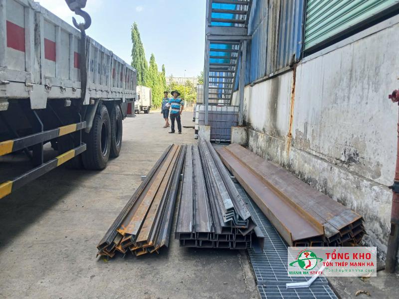 Giao thép U và sắt V cho Công ty Dệt tại Nhơn Trạch, Đồng Nai