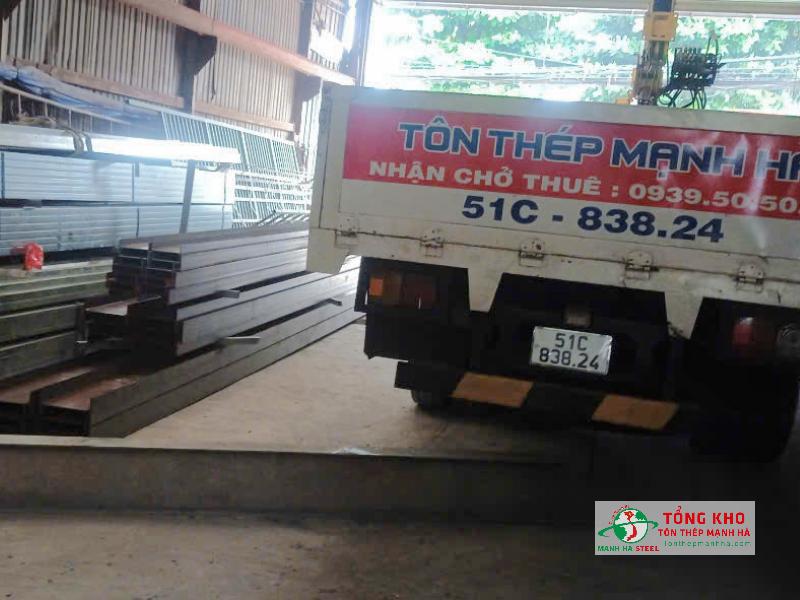 Giao thép hình I đến Công ty Đại Đạt Phát, đường Phan Văn Hớn, Hóc Môn