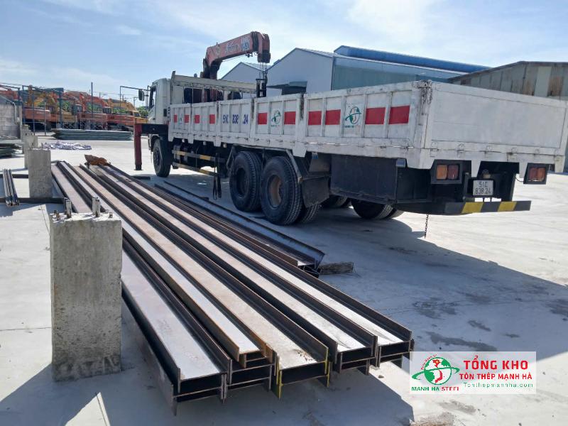 Giao thép hình I cho khách làm nhà xưởng tại Bến Lức, Long An