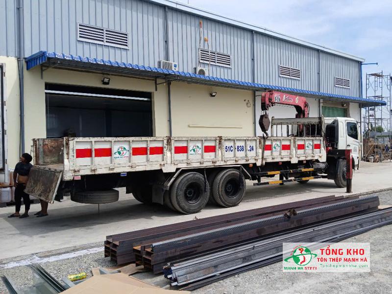 Giao thép hình I và thép V cho nhà xưởng tại Đức Hòa, Long An