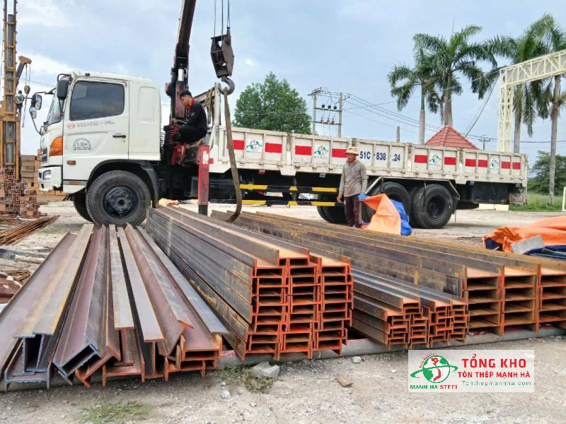 Giao 15 tấn thép hình I cho công trình nhà xưởng tại Đức Hòa, Long An