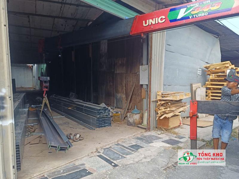 Giao thép U và thép I đến xưởng cơ khí tại Nhà Bè