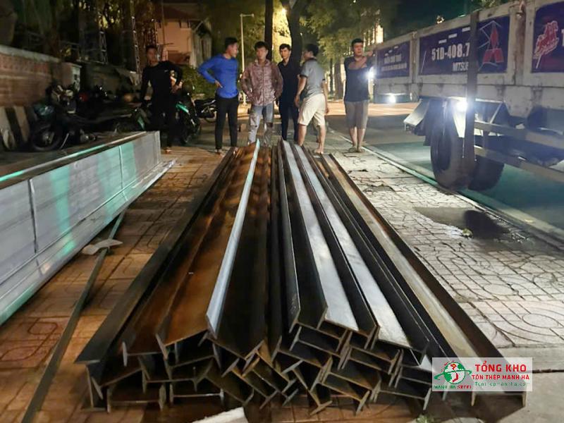 Giao thép I120 cho công trình trên đường Lê Quý Đôn Quận 1