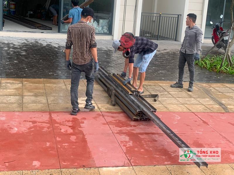 Giao thép I100 cắt theo yêu cầu đến công trình sửa chữa chung cư ở Quận 10