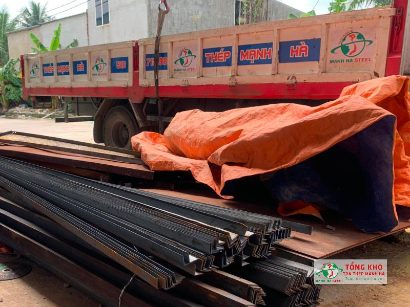 Giao 80 cây thép hình V40 đen 3ly đến công trình dân dụng tại đường Bình Thới, Quận 11