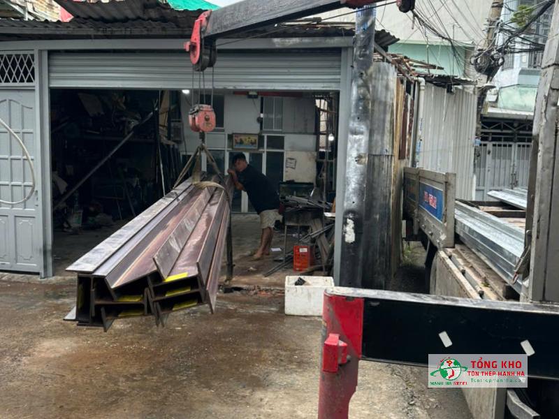 Giao sắt I200 Posco đến xưởng cơ khí tại Hiệp Thành, Quận 12