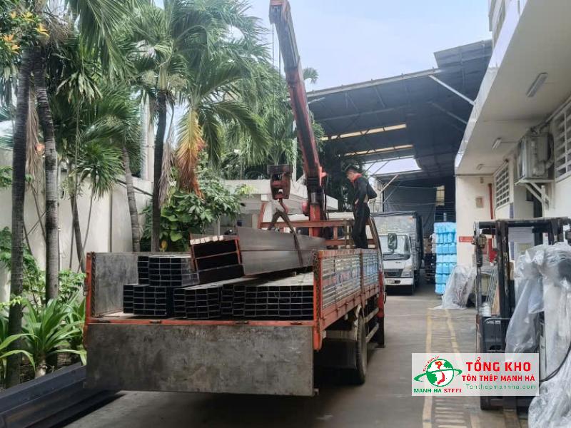 Giao thép I200 và thép hộp cho Công ty Thuận Thành – Quận 6.