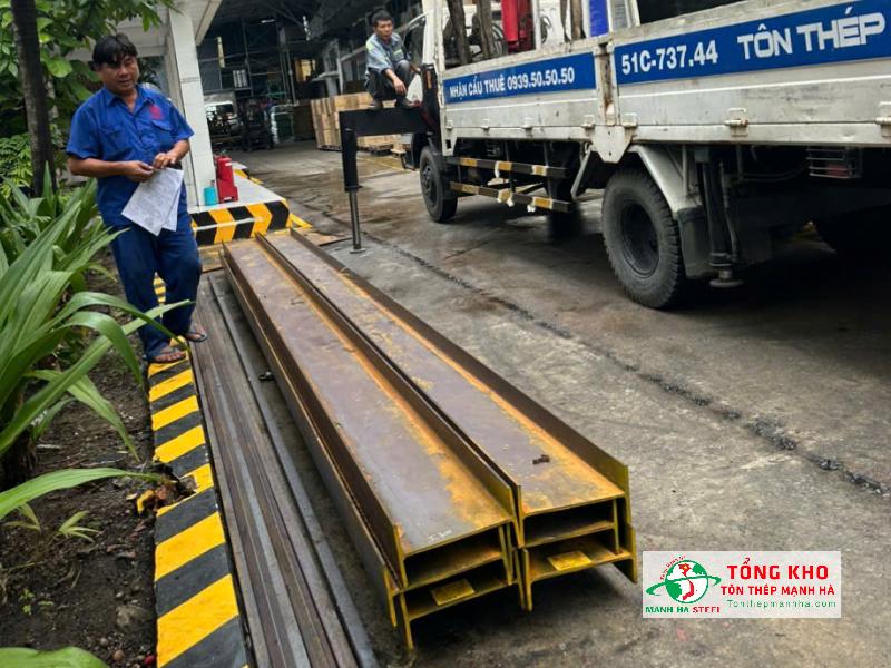 Giao sắt I300 cho Công ty Cơ Khí Chấn Thuận Thành ở Lý Chiêu Hoàng, Quận 6