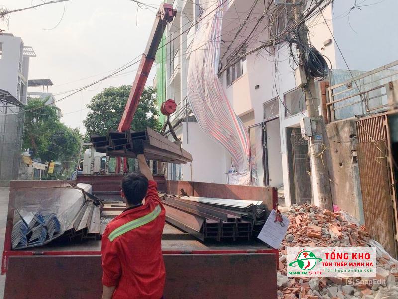 Giao 6 cây thép hình I đen An Khánh I120x6m và 25 cây thép I đen Posco I150x6m cho xưởng cơ khí tại Quận 7