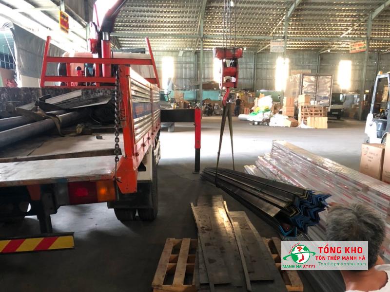 Giao thép V50x50x1.5ly cho Công ty Hàng Hải Mari – Quận 7