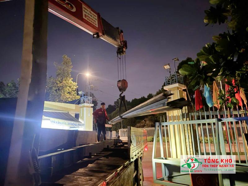 Giao 20 cây thép hình V đen Nhà Bè V40x40x4ly đến Trường THCS Chánh Hưng – Quận 8