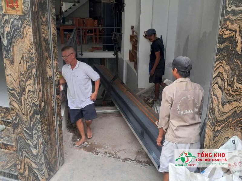 Giao thép I, thép U và thép hộp cho chủ nhà nghỉ tại Tân Bình