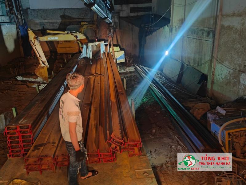 Giao 50 cây thép U150 đến công trình Phổ Quang, Tân Bình