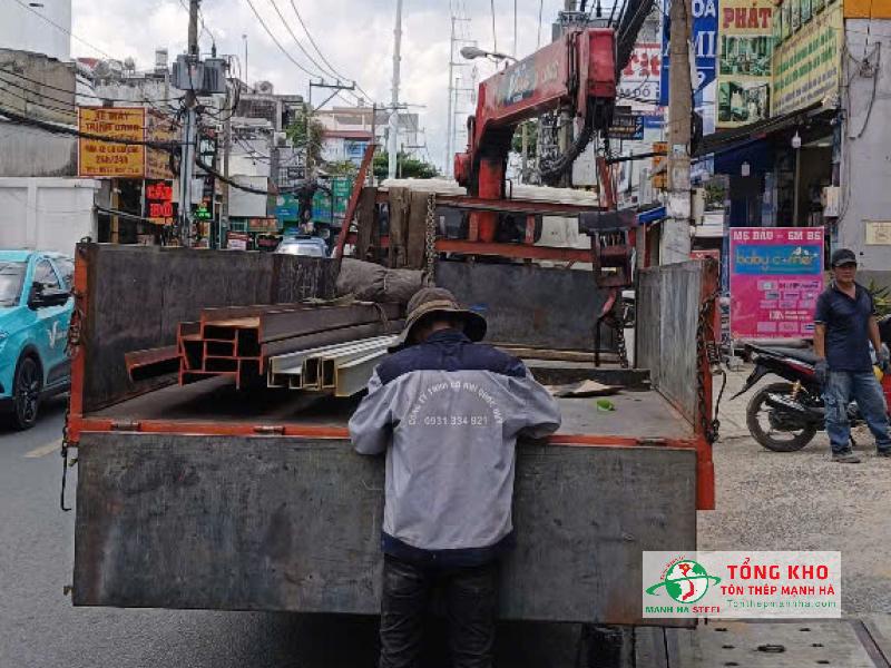 Giao thép I và thép U cho công trình nhà ở trên đường Tân Kỳ Tân Quý, Tân Phú