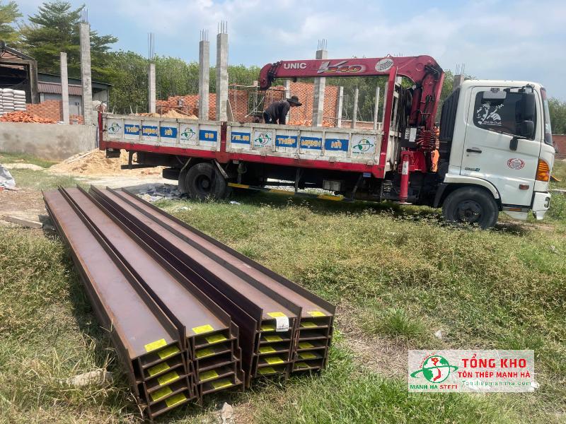 Giao thép hình I Posco cho khách hàng tại Tây Ninh