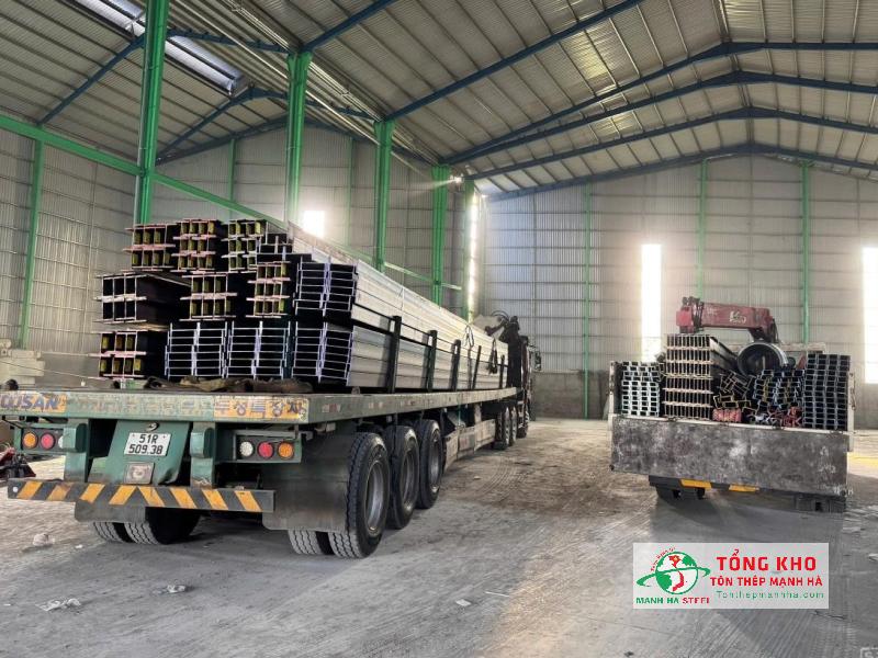 Giao 70 tấn thép hình cho xưởng cơ khí tại Tiền Giang