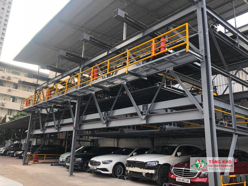 Thép hình sử dụng làm khung nhà để xe công ty, bệnh viện,.... tại Quận 3