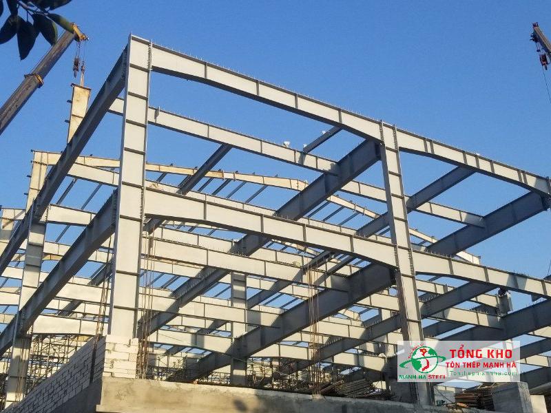 Các công trình nhà xưởng trong các KCN ở Tiền Giang tiêu thụ số lượng lớn thép hình của tỉnh