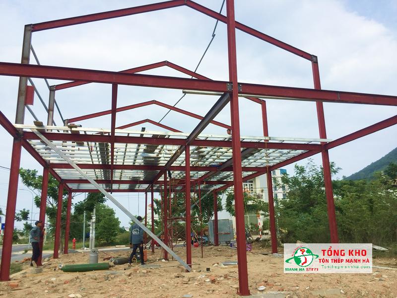 Ứng dụng sắt I200 Posco làm khung thép nhà để xe diện tích lớn