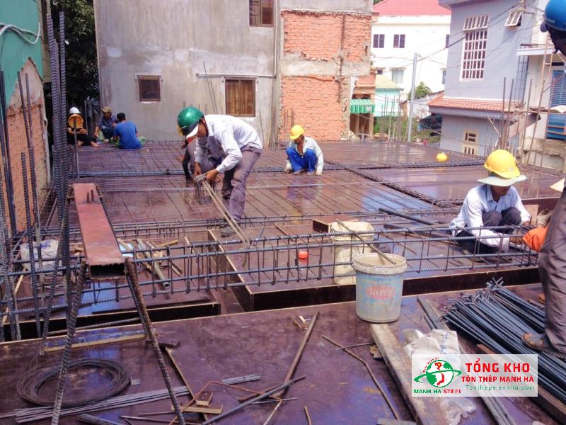 Thi công sàn nhà ở dân dụng 2 - 4 tầng có thể dùng ván phủ phim dày 15mm làm sàn