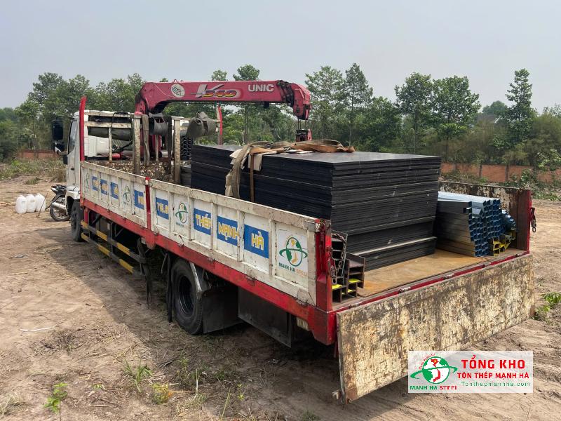 Tôn Thép Mạnh Hà là địa chỉ bán ván phủ phim tại Vĩnh Long đảm bảo số lượng lớn, đúng tiến độ cho mọi công trình