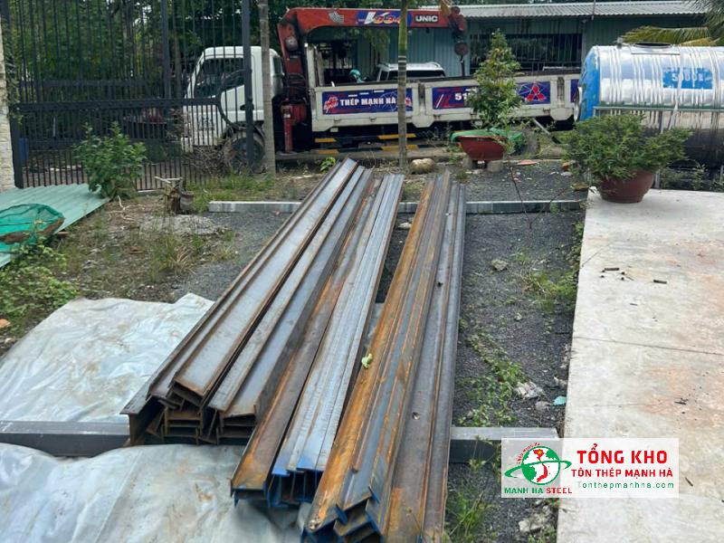 Giao sắt hình I cho khách ở Lê Minh Xuân, Bình Chánh