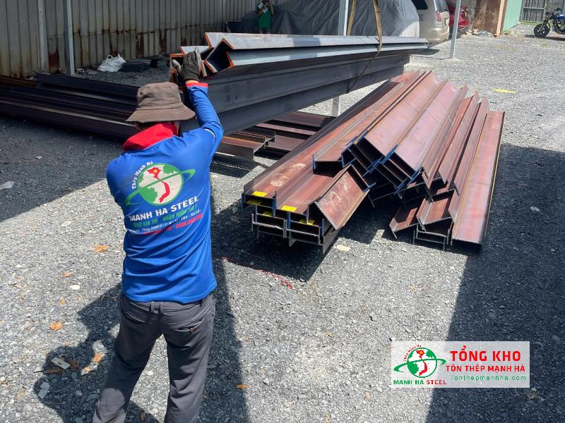 Giao 15 tấn thép hình I và thép U cho xưởng cơ khí tại Bình Chánh