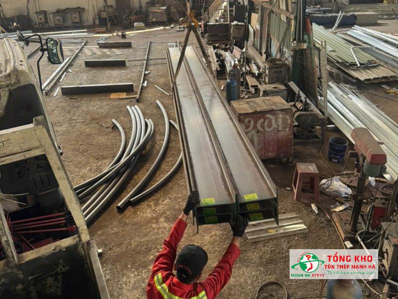 Giao thép hình I POSCO I300x6m (6 cây) cho xưởng cơ khí Hai Xe tại Bình Dương
