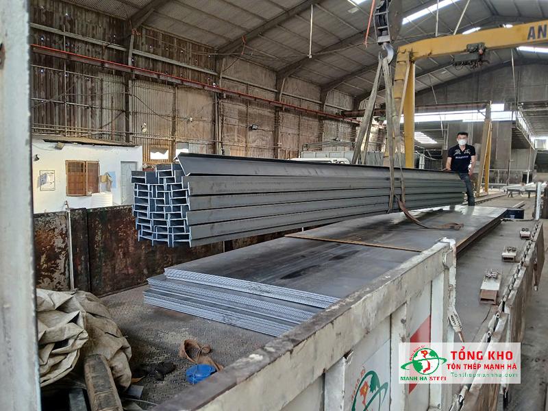 Giao 15 tấn thép tấm và thép hình I cho xưởng cơ khí Hố Nai 3, Đồng Nai